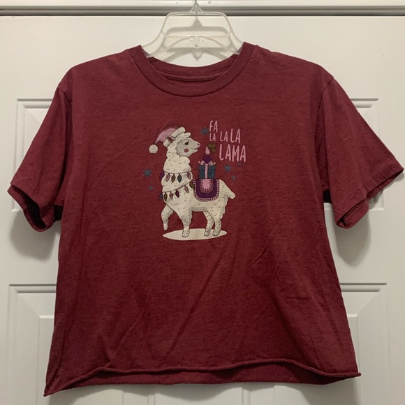 4/$10 Chic & Cheerful 100% cotton size med Christmas cropped wine colored tshirt - Picture 1 of 5